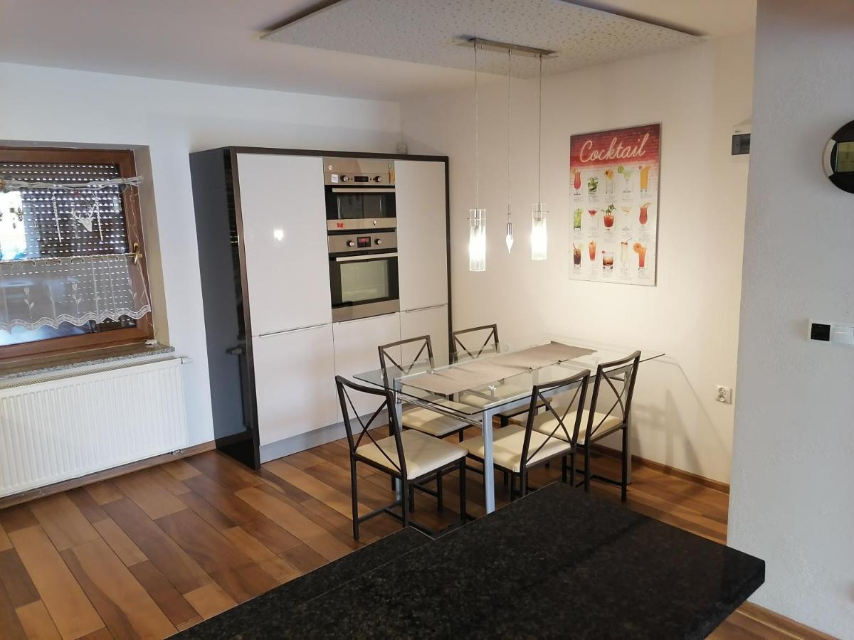 Apartamenty Pod Dzikowcem โบกุสชุฟ-กอร์เซ ภายนอก รูปภาพ